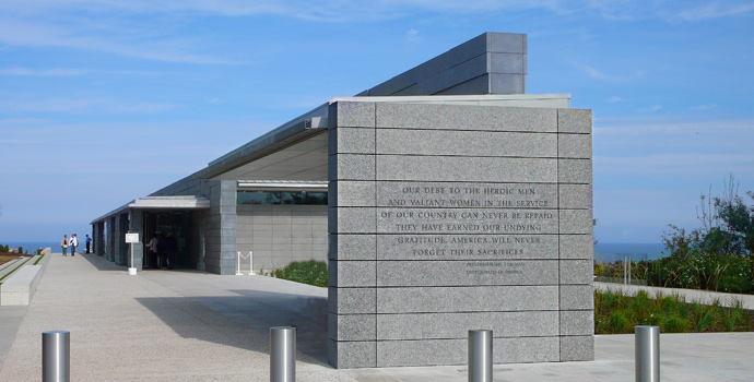 mémorial collville sur mer revetement vertical granit generale du granit